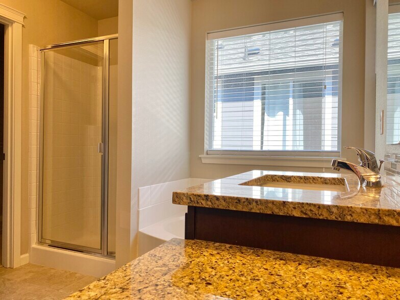 Building Photo - 2230 Hidden Creek Ct