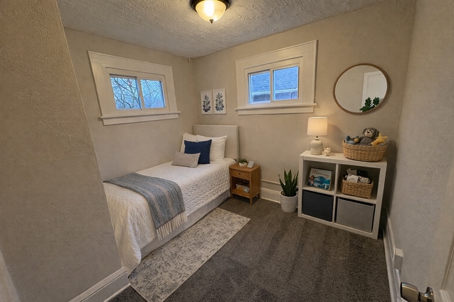 Building Photo - Spacious 5-Bedroom Rental with Bonus Room, Patio & First-Floor Full Bath