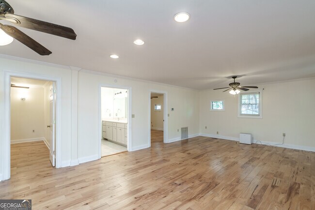 Building Photo - 248 W River Bend Dr