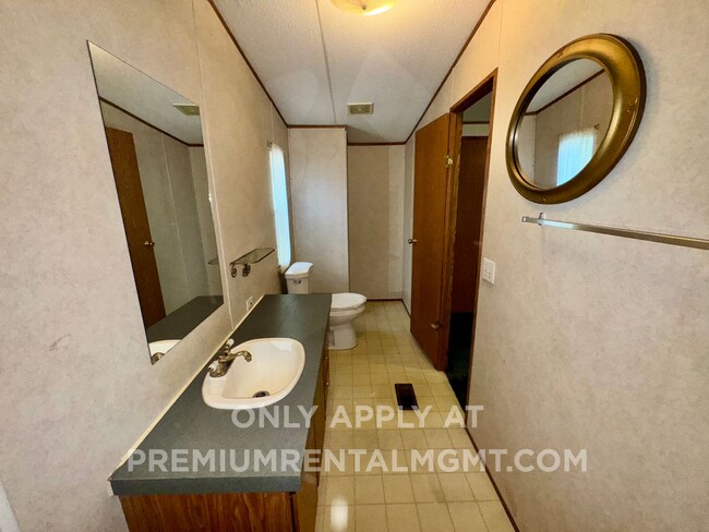 Building Photo - 641 Bayou Dr