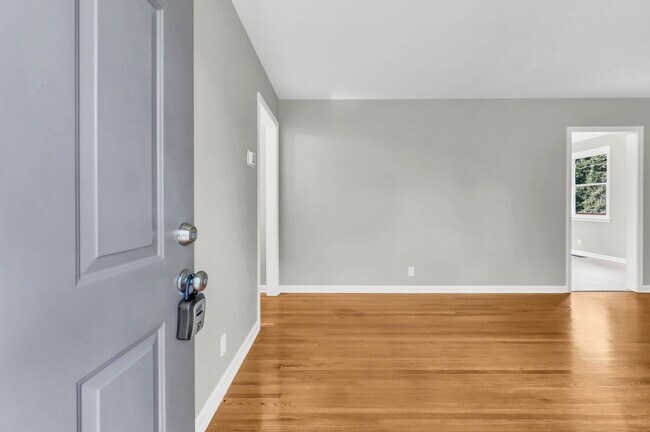 Building Photo - 613 Channell Dr