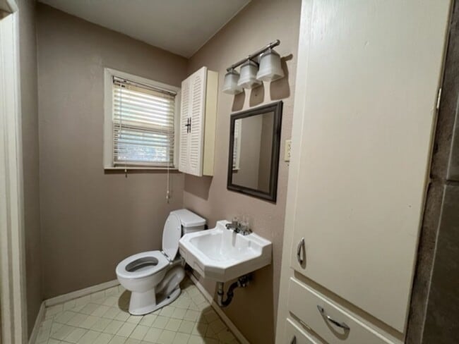 Building Photo - 1479 Beechwood Ln