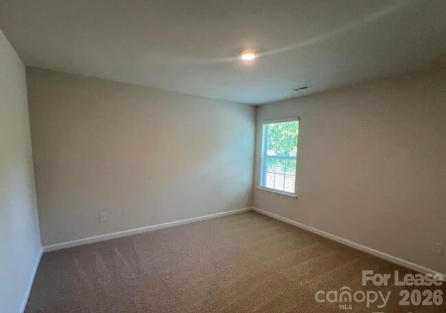 Building Photo - 1924 Vanderlyn St