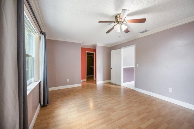 Building Photo - 4928 Marbella Rd S