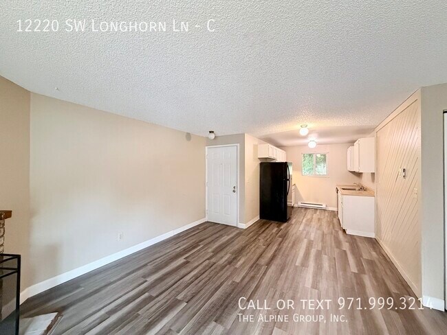 Building Photo - 12220 SW Longhorn Ln