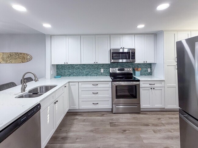 Building Photo - 10200 S Ocean Dr