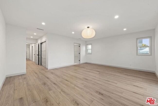 Building Photo - 3866 Westside Ave