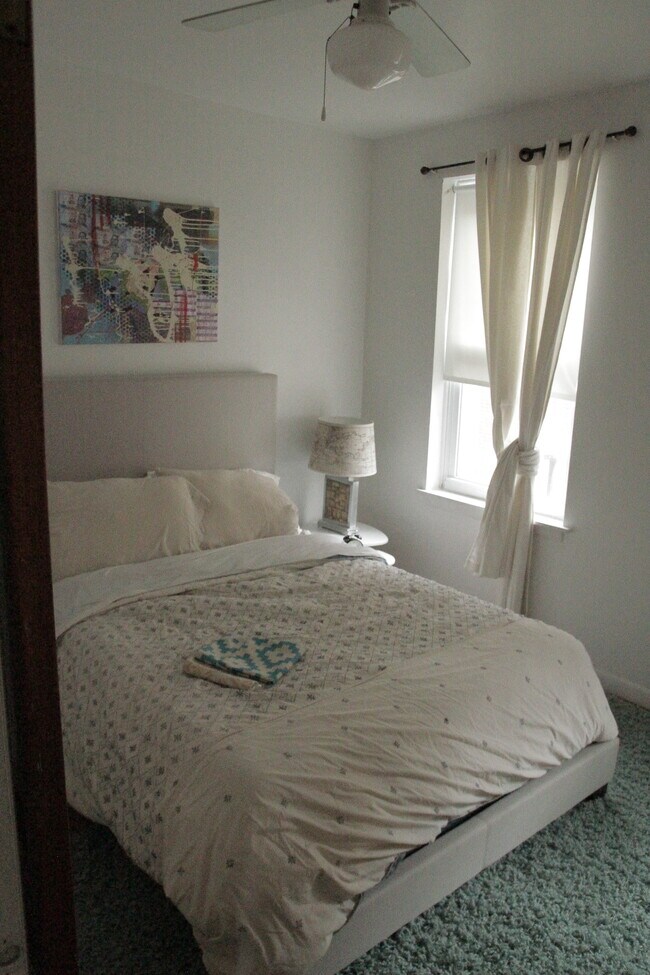 second floor room - 1609 Rodman St