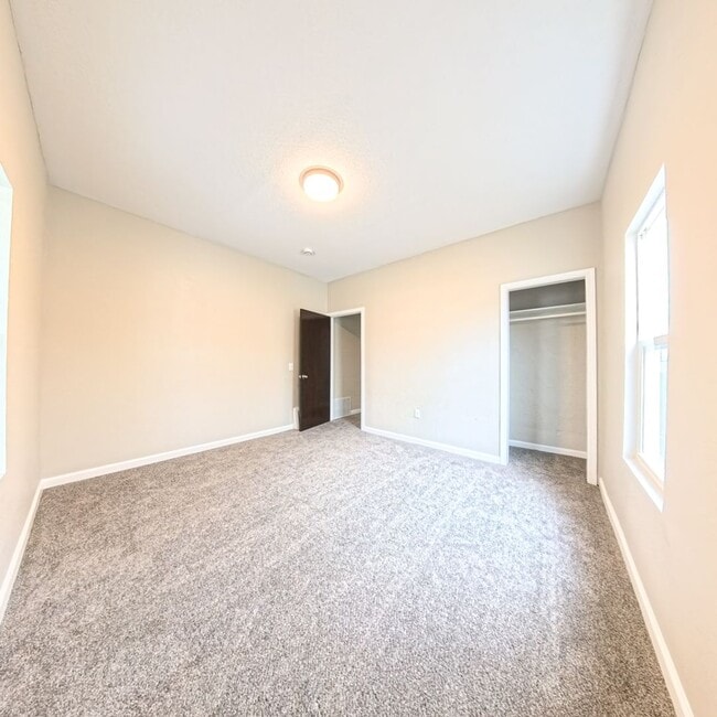 Building Photo - Updated 2-Bedroom Home in Marshalltown