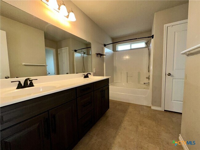 Building Photo - 2702 Montague County Dr