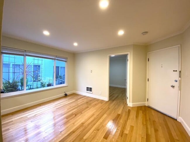 Building Photo - 1 bedroom in San Francisco CA 94118