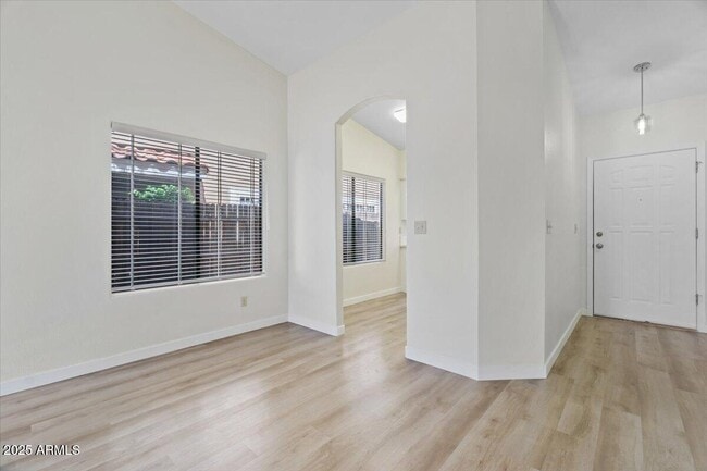 Building Photo - 3510 E Hampton Ave