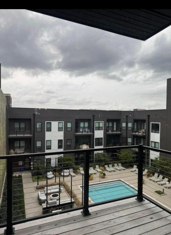 Building Photo - 6633 Dale Dr