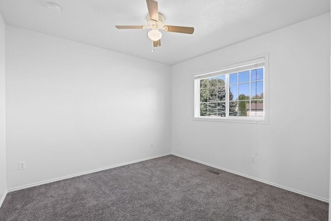 Building Photo - 5 Bed 3 Bath Home in Rigby