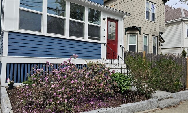 Building Photo - 19 Cambria St