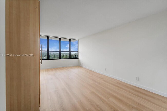 Building Photo - 780 NE 69th St