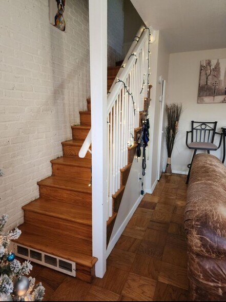 Stairwell - 5220 10th Plz S