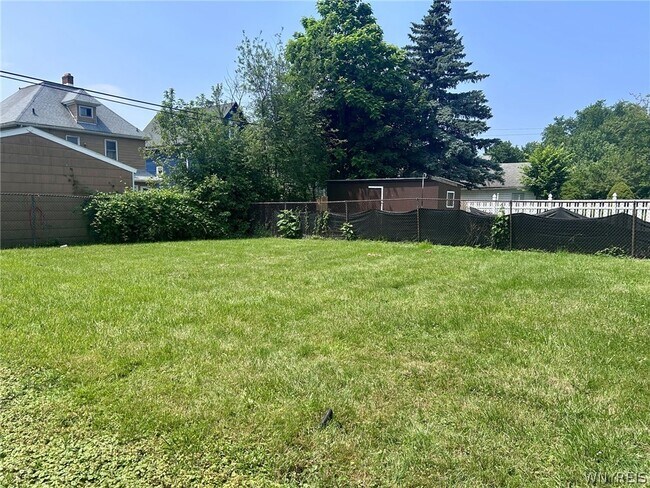 Building Photo - 151 Amber St