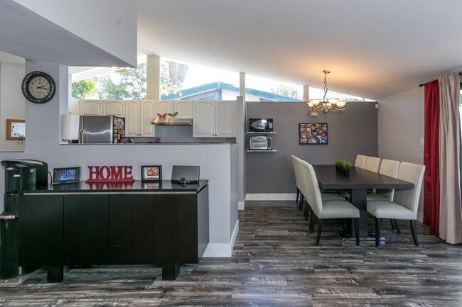 Building Photo - 6343 Jumilla Ave