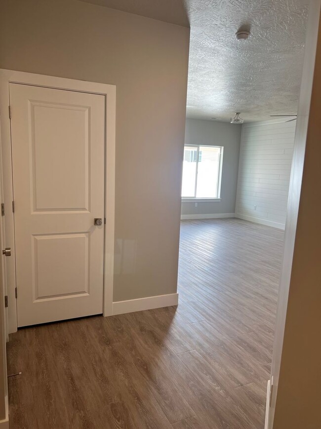 Building Photo - Townhome in Cedar Bend HOA