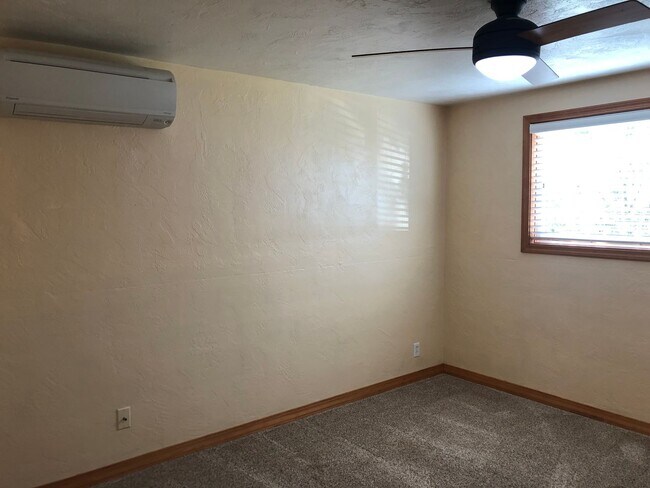 Building Photo - 3 bedroom 2 bathroom house in Thurston!