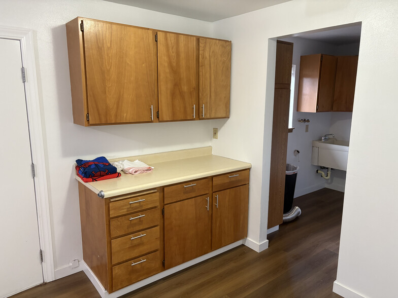 Kitchen - 861 Edmonds Avenue Northeast