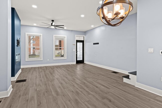 Building Photo - 640 Neil Ave