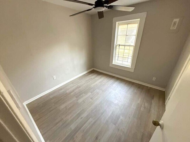 Building Photo - 2235 Mobile Ave