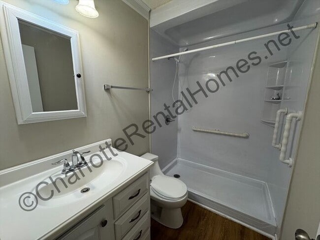 Building Photo - Charming 3-Bed, 2-Bath Home in Charlotte