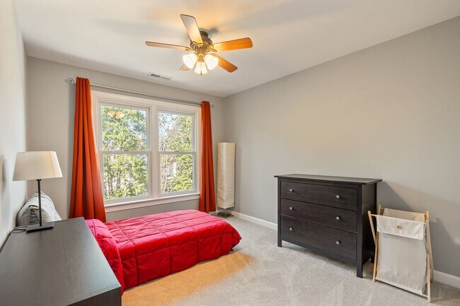 Building Photo - Beautiful Southern Village townhome - Furnished - Mid / Long Term lease options