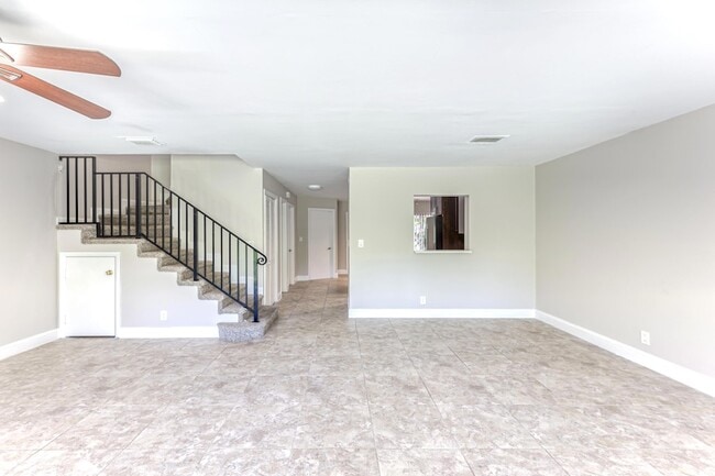 Building Photo - 660 Coventry St