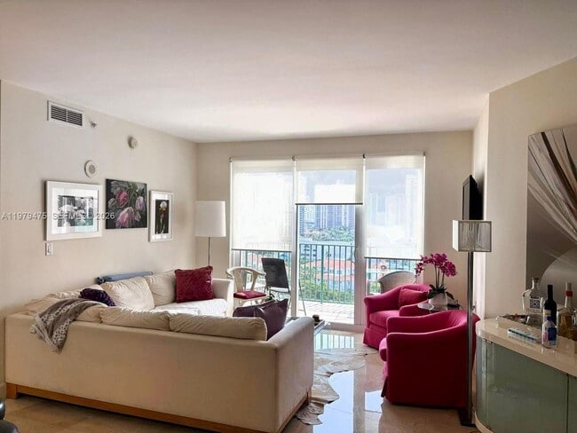 Building Photo - 20000 E Country Club Dr