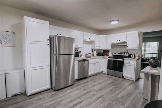 Building Photo - 1930 Independence Rd