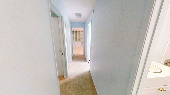 Building Photo - Beautiful Home with 4 Bedrooms and 2 Bathrooms Available in September!
