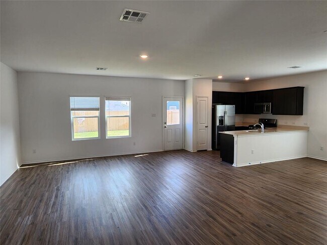 Building Photo - 320 Mica Trl