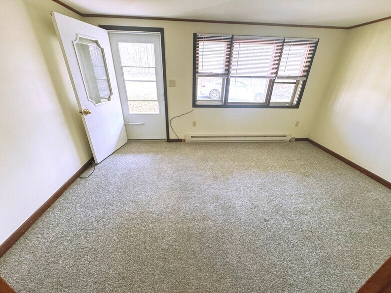 Building Photo - 19 Oakwood Dr