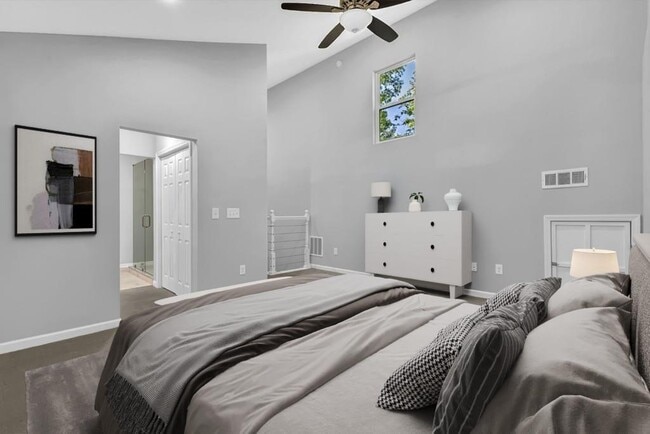 Building Photo - 1080 Westmont Rd SW