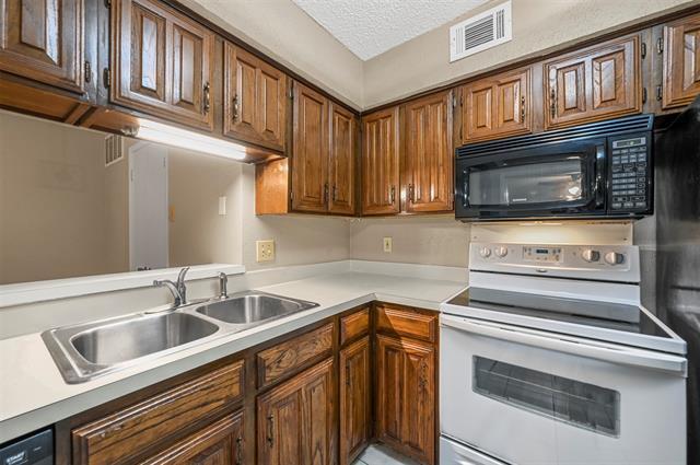 Building Photo - 14800 Enterprise Dr