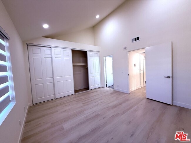 Building Photo - 3130 Montrose Ave