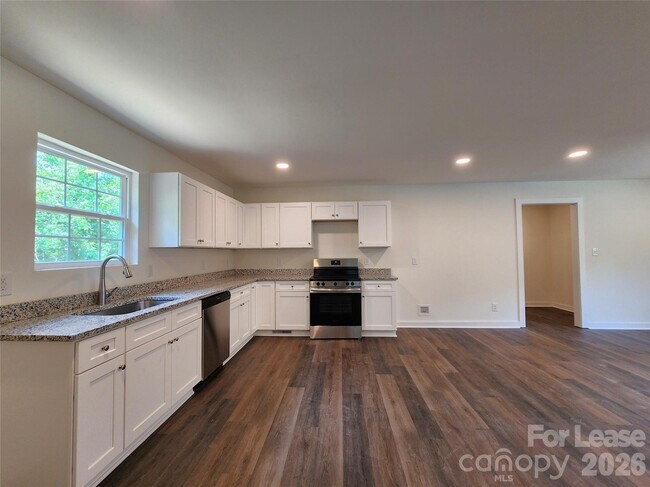 Building Photo - 431 Eastover Ave