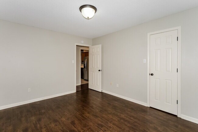 Building Photo - 6688 Millgrove Park Dr