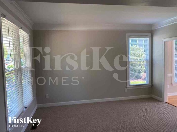 Building Photo - 307 Lucas Park Dr