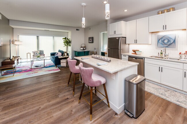 Building Photo - 121 Larchmere