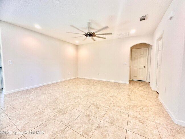 Building Photo - 1385 Fuji Dr
