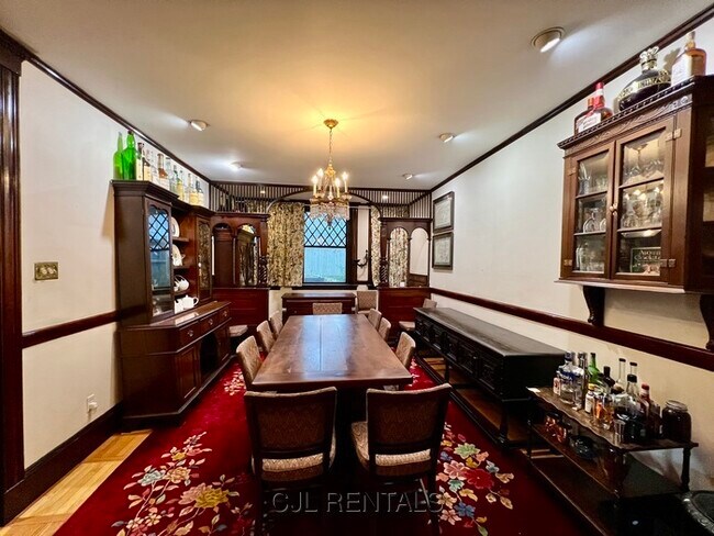 Building Photo - 684 Washington St