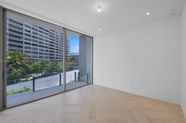 Building Photo - 5 Grove Isle Dr