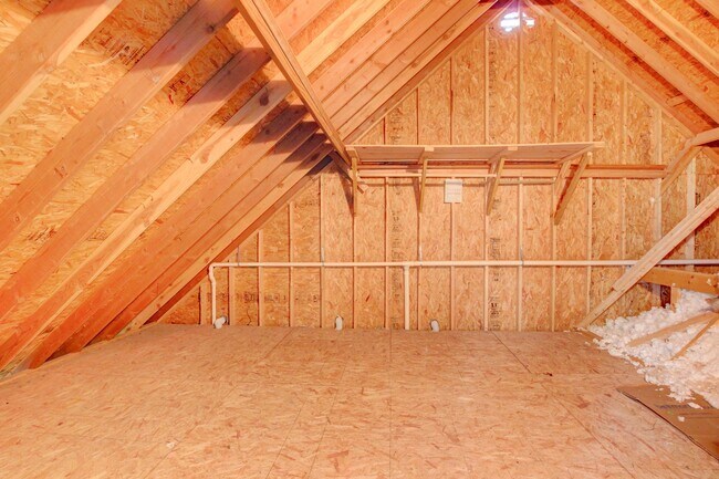 Building Photo - Executive Home on Cul de sac off exit 8.  Hurry.