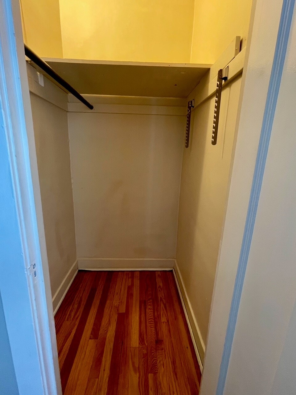 Large closets - 5336 W Dakin St