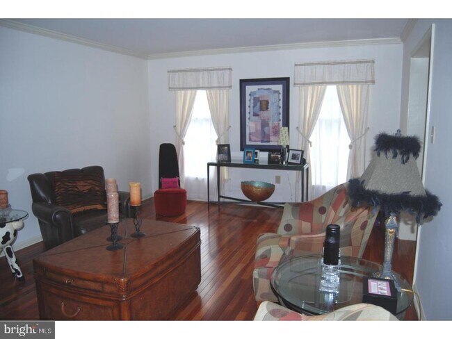Building Photo - 5 Fox Chase Ln