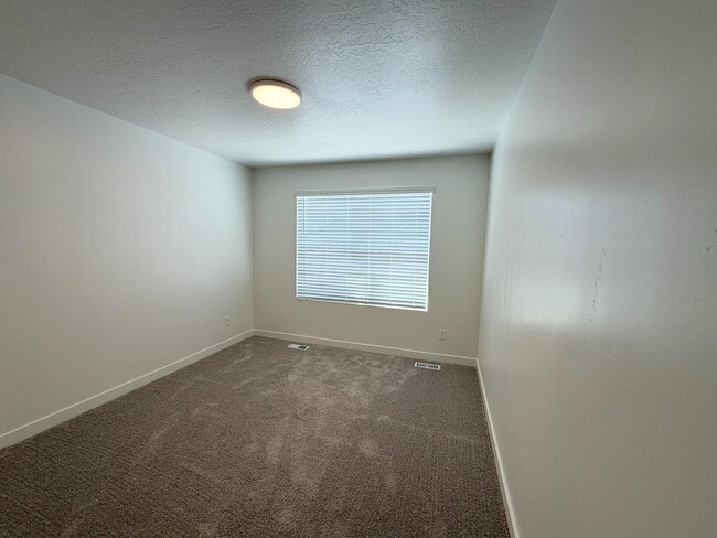 Building Photo - 496 S 1140 W